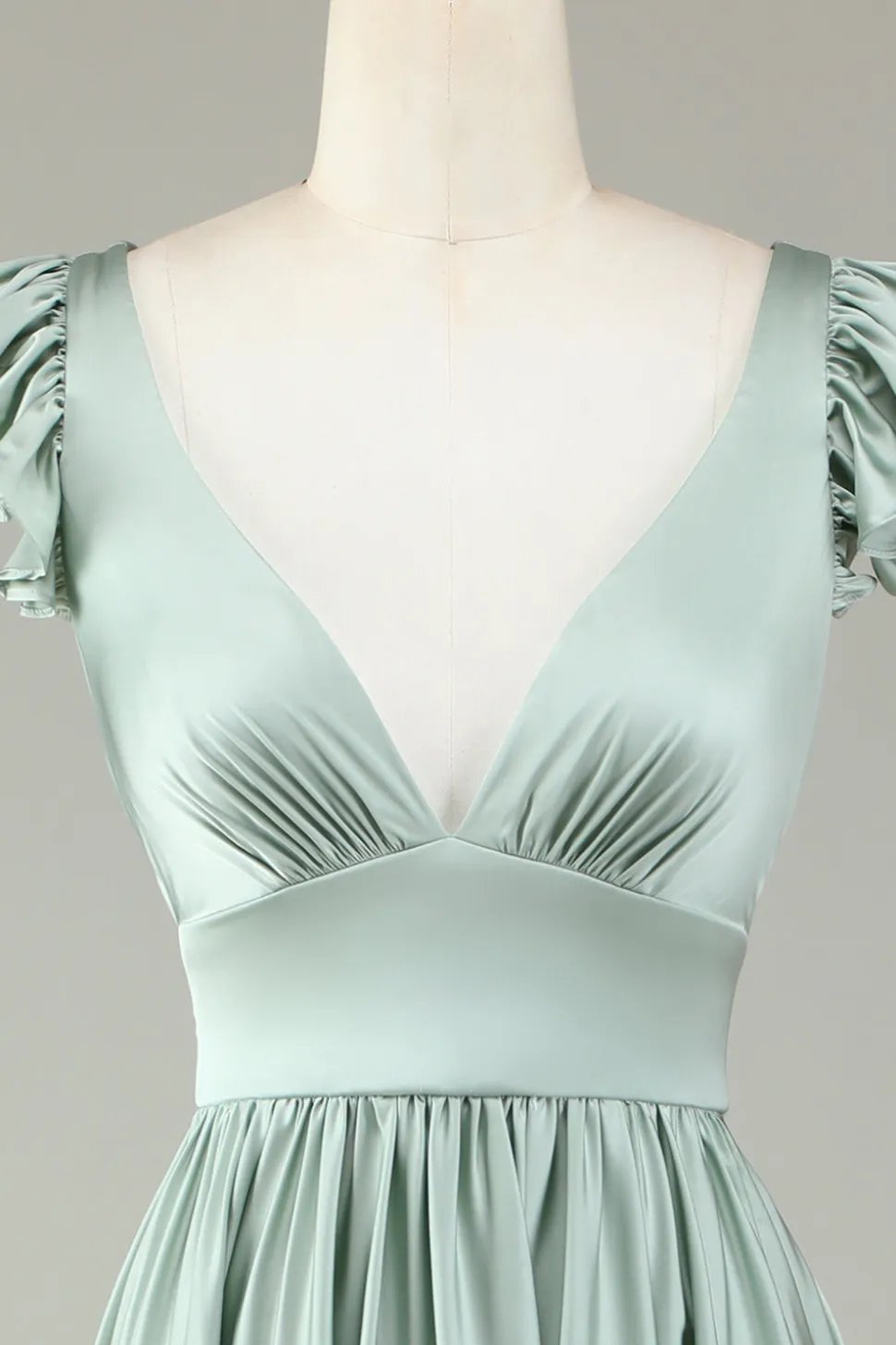 Deep V-Neck Matcha Vestido Longo Madrinha com Folhos