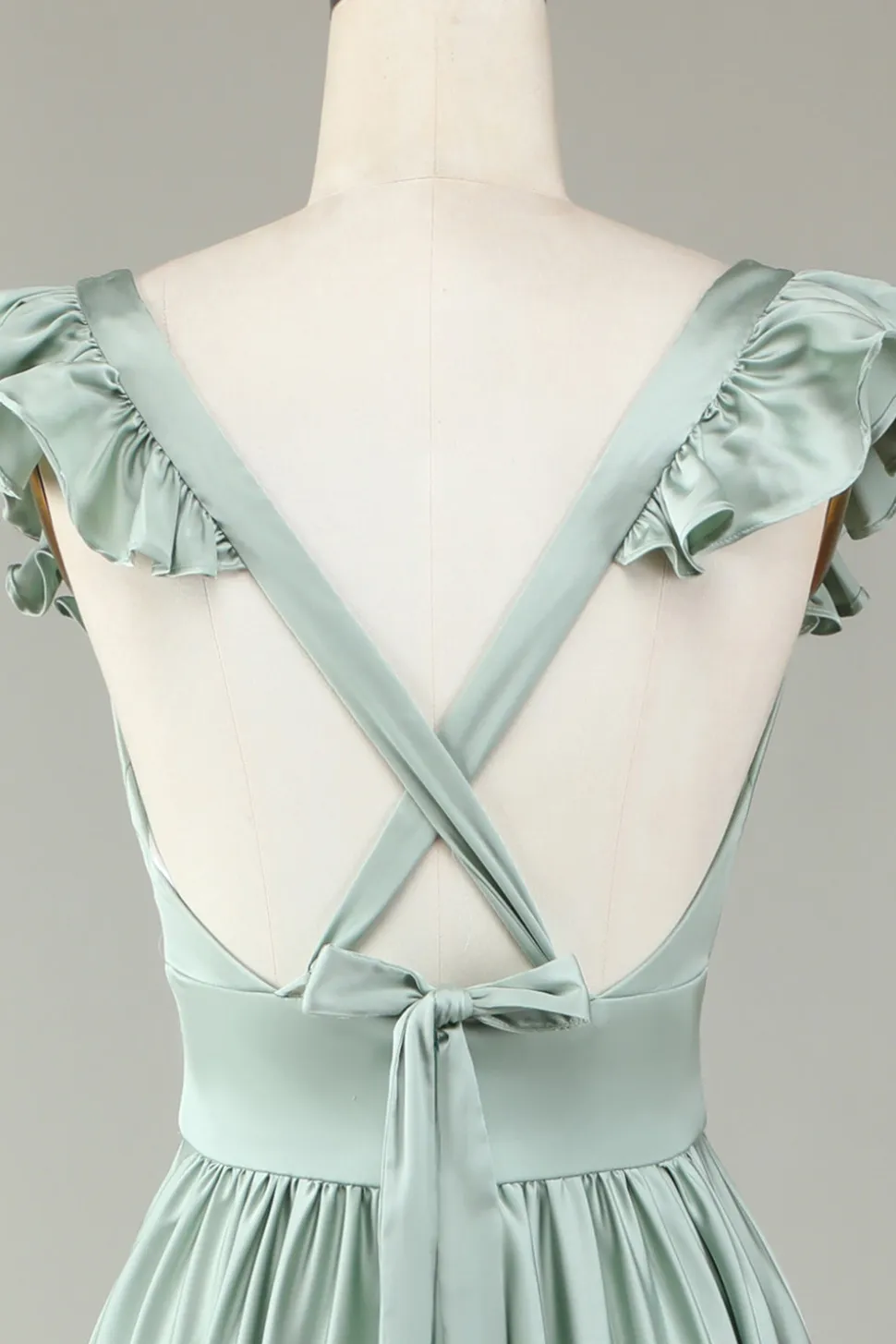 Deep V-Neck Matcha Vestido Longo Madrinha com Folhos
