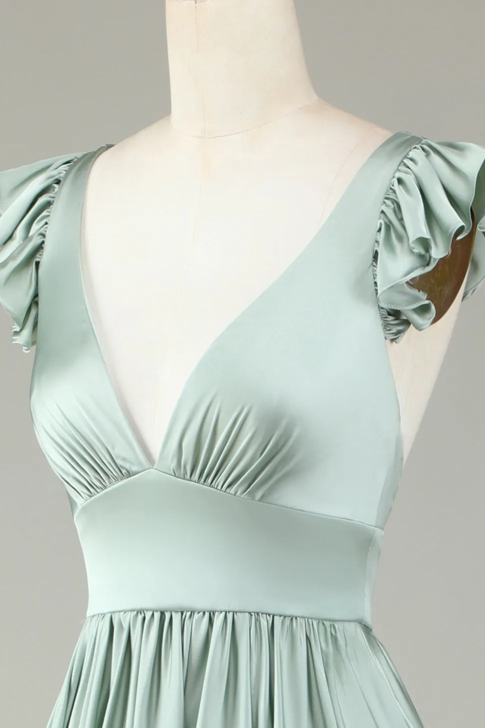 Deep V-Neck Matcha Vestido Longo Madrinha com Folhos
