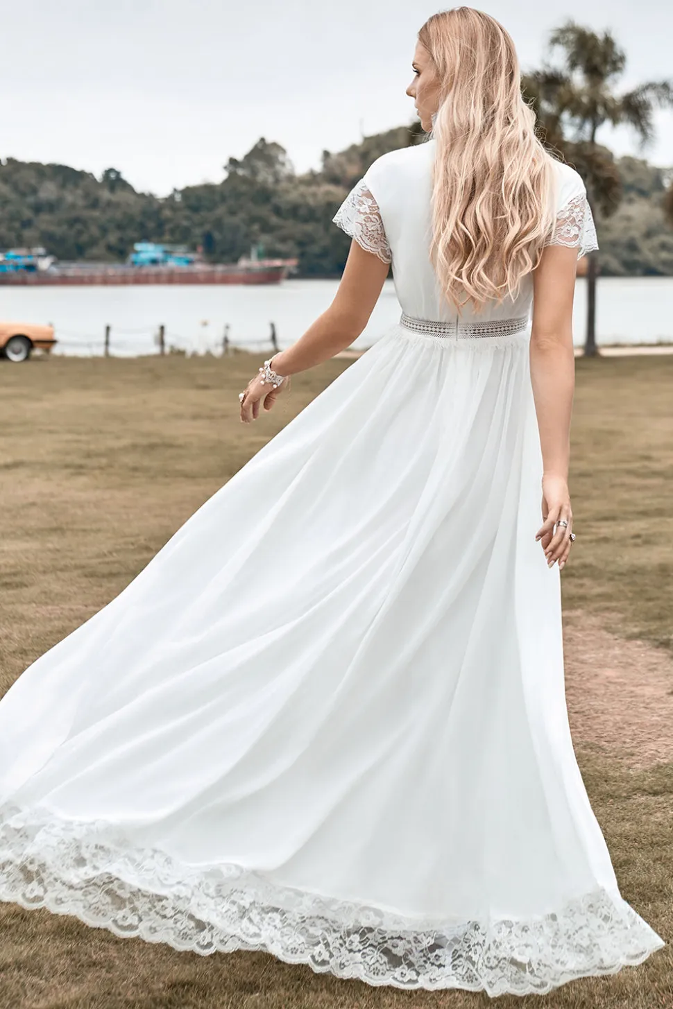 Deep V-neck simples Boho vestido de noiva com fenda