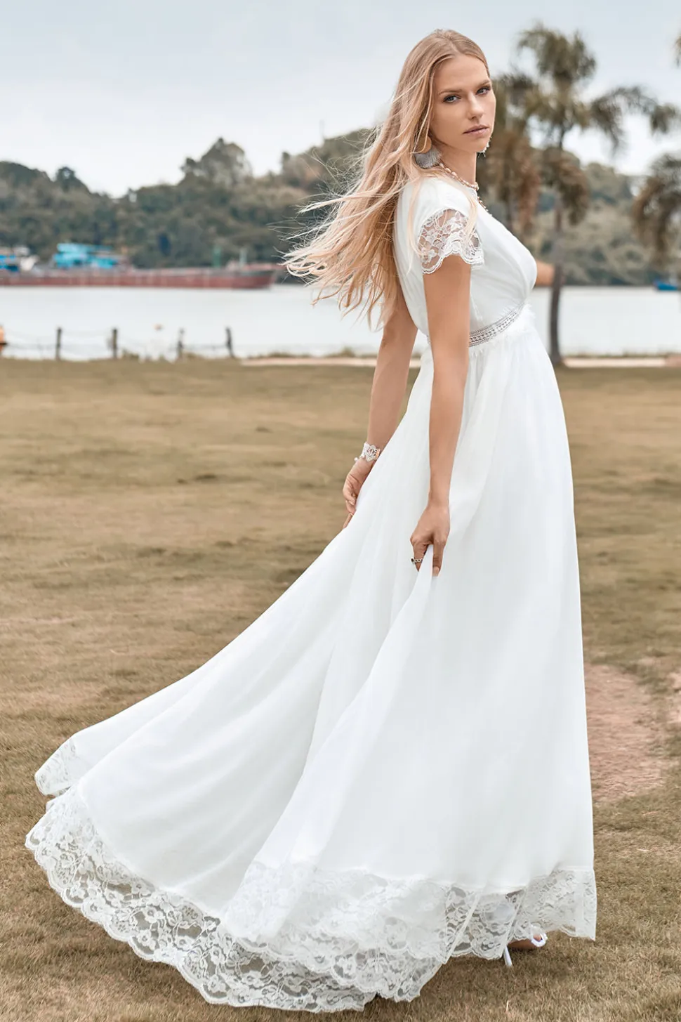 Deep V-neck simples Boho vestido de noiva com fenda