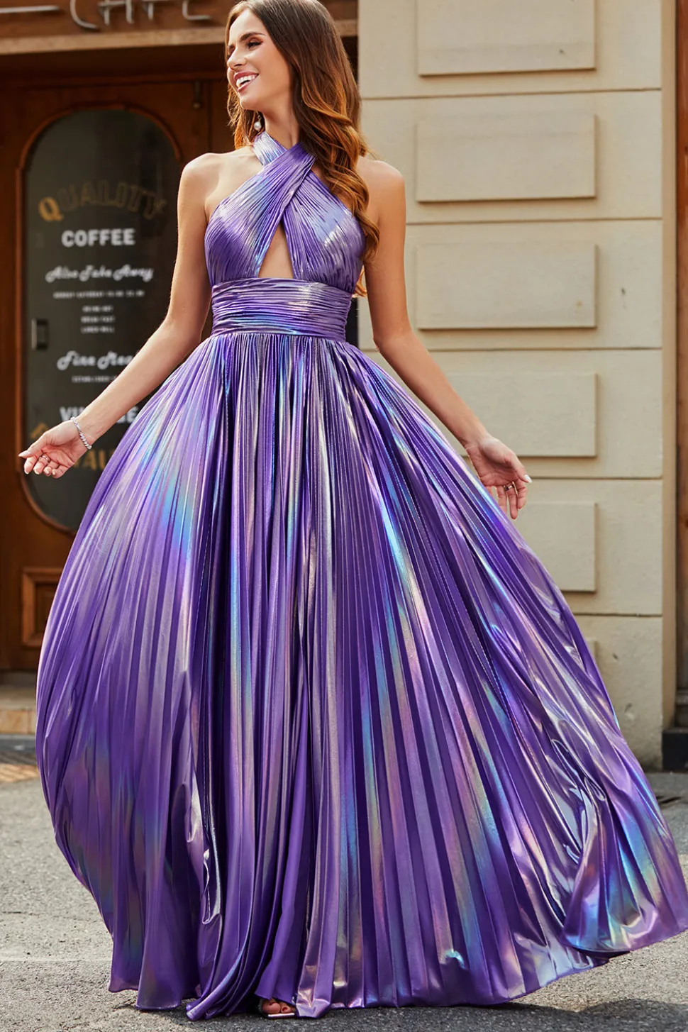 Deslumbrante uma linha Halter pescoço roxo longo vestido de baile com acessório