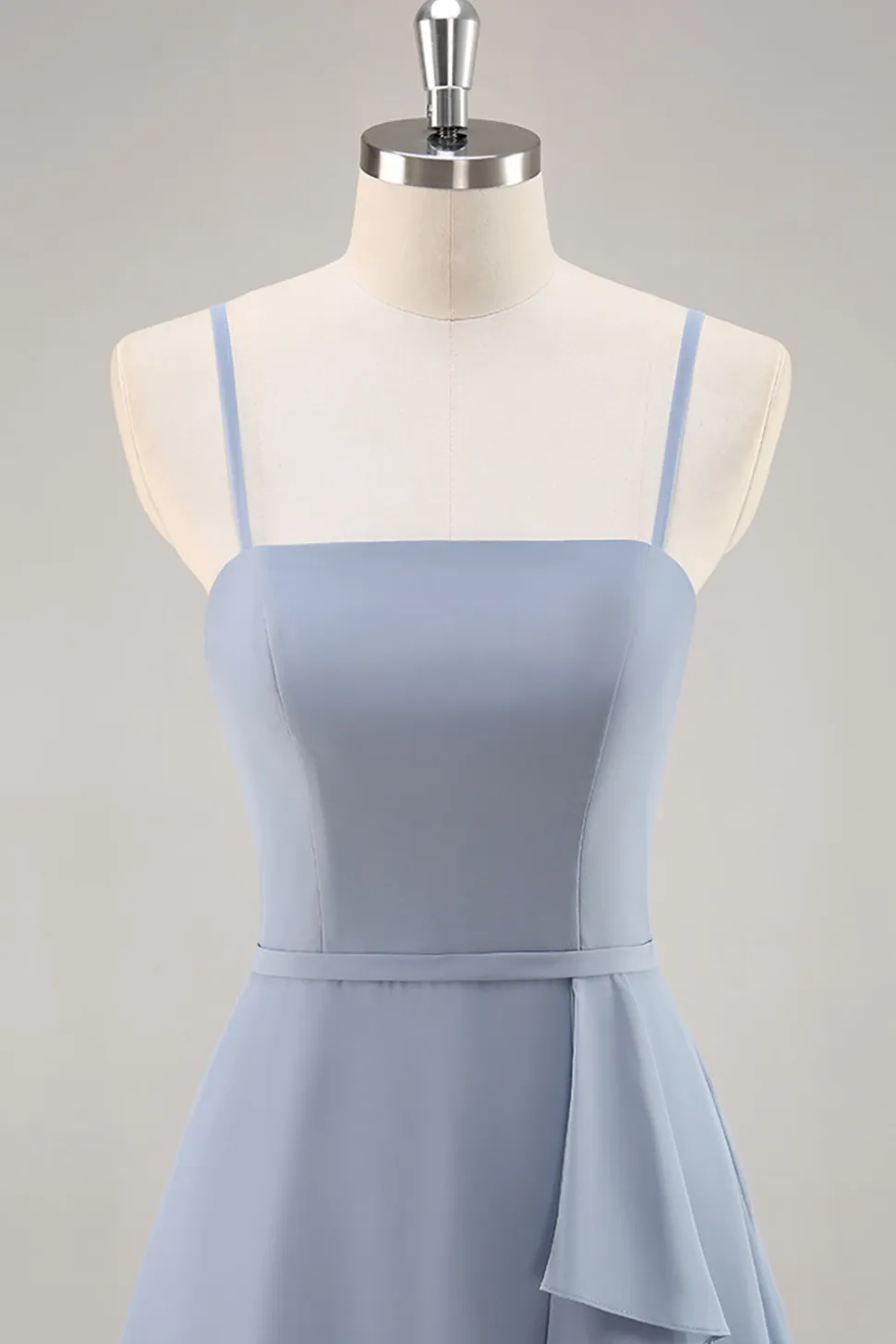 Dusty Blue Chiffon Uma linha longo vestido de dama de honra com babados