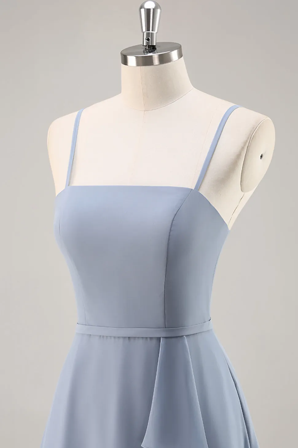Dusty Blue Chiffon Uma linha longo vestido de dama de honra com babados