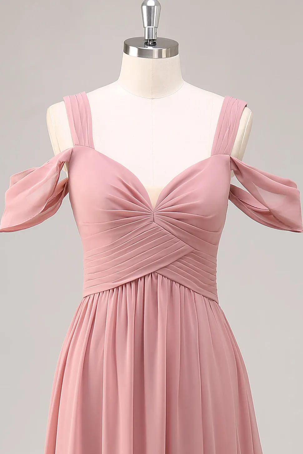 Dusty Rose Cold Shoulder Chiffon Ruched vestido longo da dama de honra com fenda