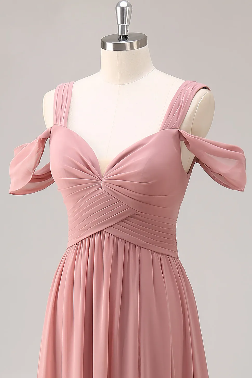 Dusty Rose Cold Shoulder Chiffon Ruched vestido longo da dama de honra com fenda
