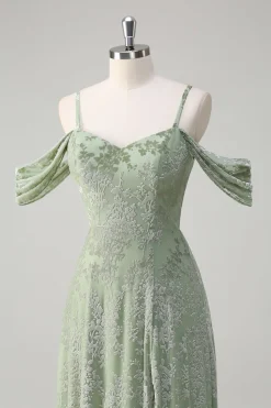 Dusty Sage A-Line Ombro frio Jacquard vestido longo dama de honra com fenda