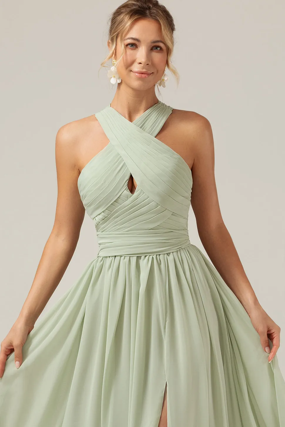 Dusty Sage Boho Chiffon vestido longo da dama de honra com botão de volta