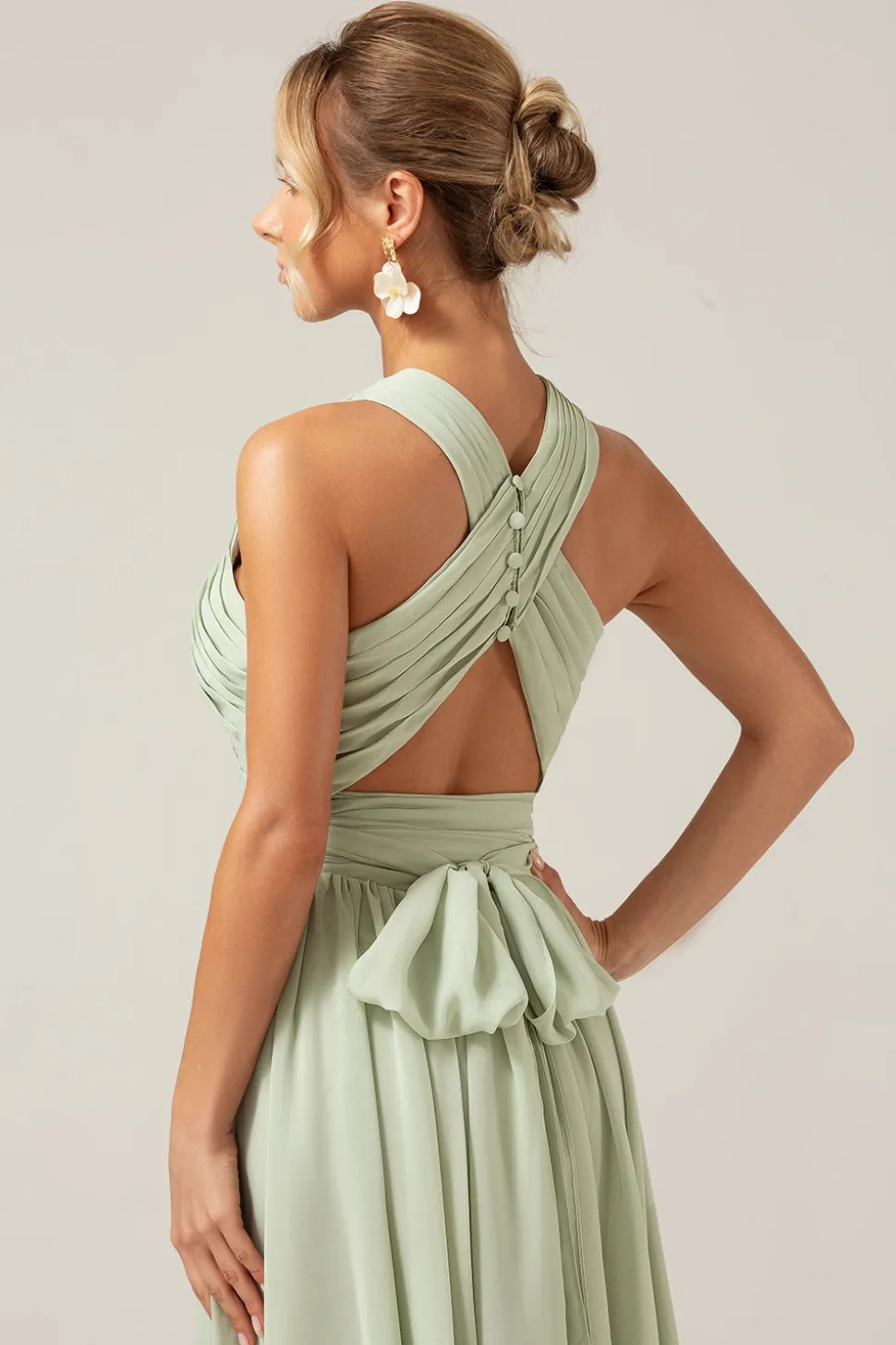 Dusty Sage Boho Chiffon vestido longo da dama de honra com botão de volta