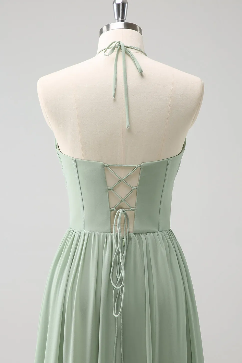 Dusty Sage Halter babado vestido de dama de honra com fenda