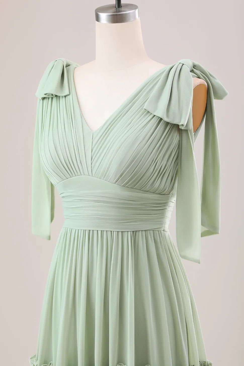 Dusty Sage Uma linha Chiffon vestido de dama de honra com babados