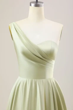 Dusty Sage Uma linha de um ombro longo vestido de dama de honra de cetim
