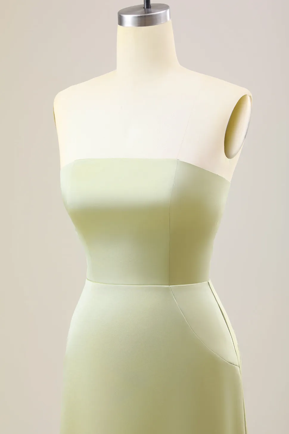 Dusty Sage Uma linha Strapless cetim longo vestido de dama de honra