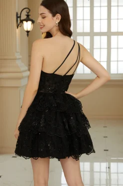 Elegante A Line One Shoulder Black Short Homecoming Dress com apliques