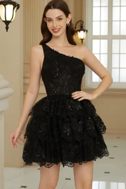 Elegante A Line One Shoulder Black Short Homecoming Dress com apliques