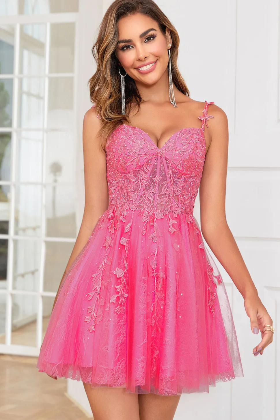 Elegante A Line Spaghetti Straps Rosa Short Homecoming Dress com Appliques