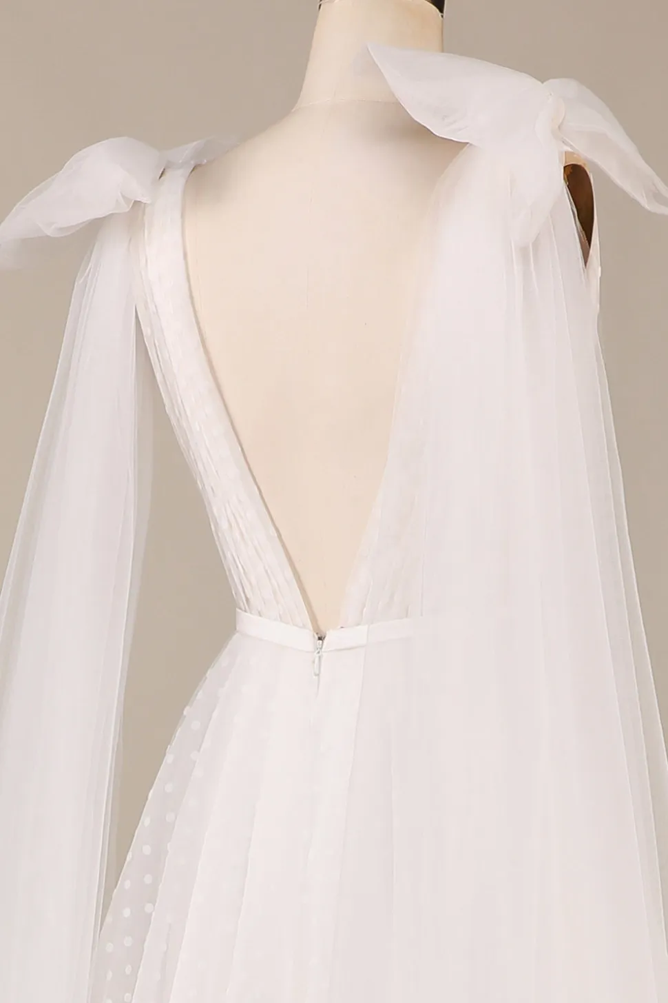Elegante A Linha V Pescoço Marfim Destacável Watteau Train Tulle Vestido de Noiva