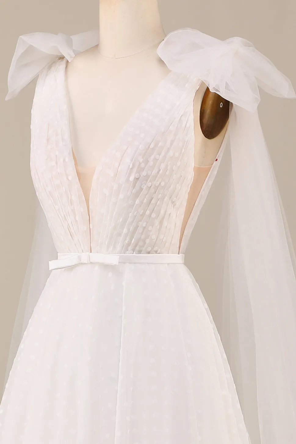 Elegante A Linha V Pescoço Marfim Destacável Watteau Train Tulle Vestido de Noiva
