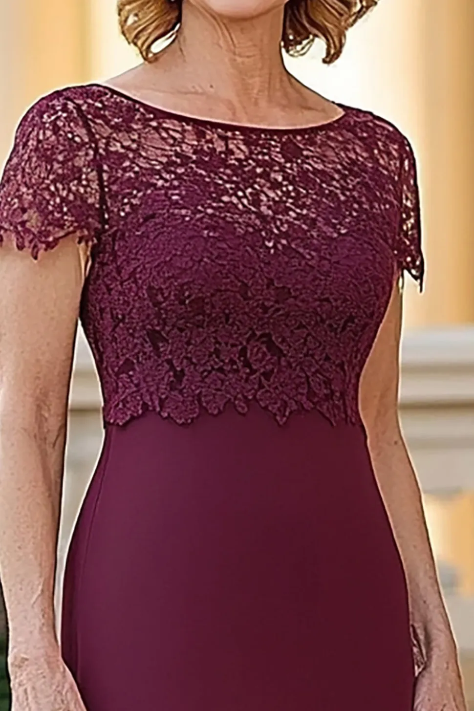 Elegante Borgonha Bodycon Lace Appliques mãe do vestido da noiva com fenda