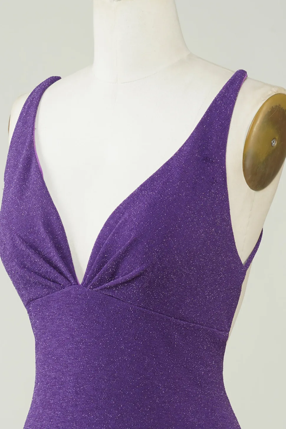 Elegante Deep V Neck Purple Vestido Curto Homecoming com Criss Cross Back