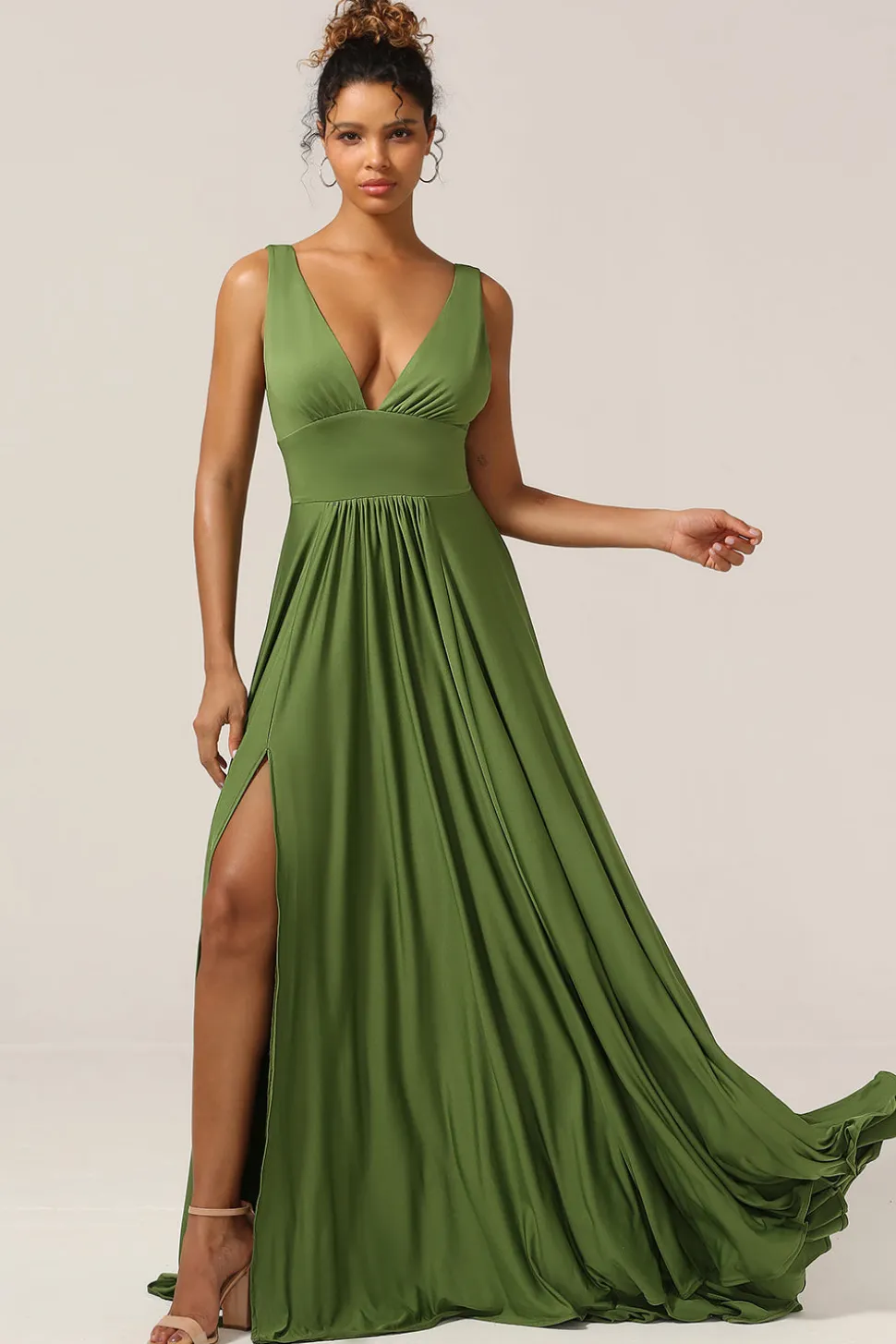 Elegante uma linha de azeitona profunda V-neck mangas vestido longo dama de honra