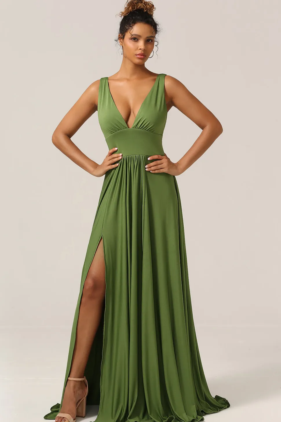 Elegante uma linha de azeitona profunda V-neck mangas vestido longo dama de honra