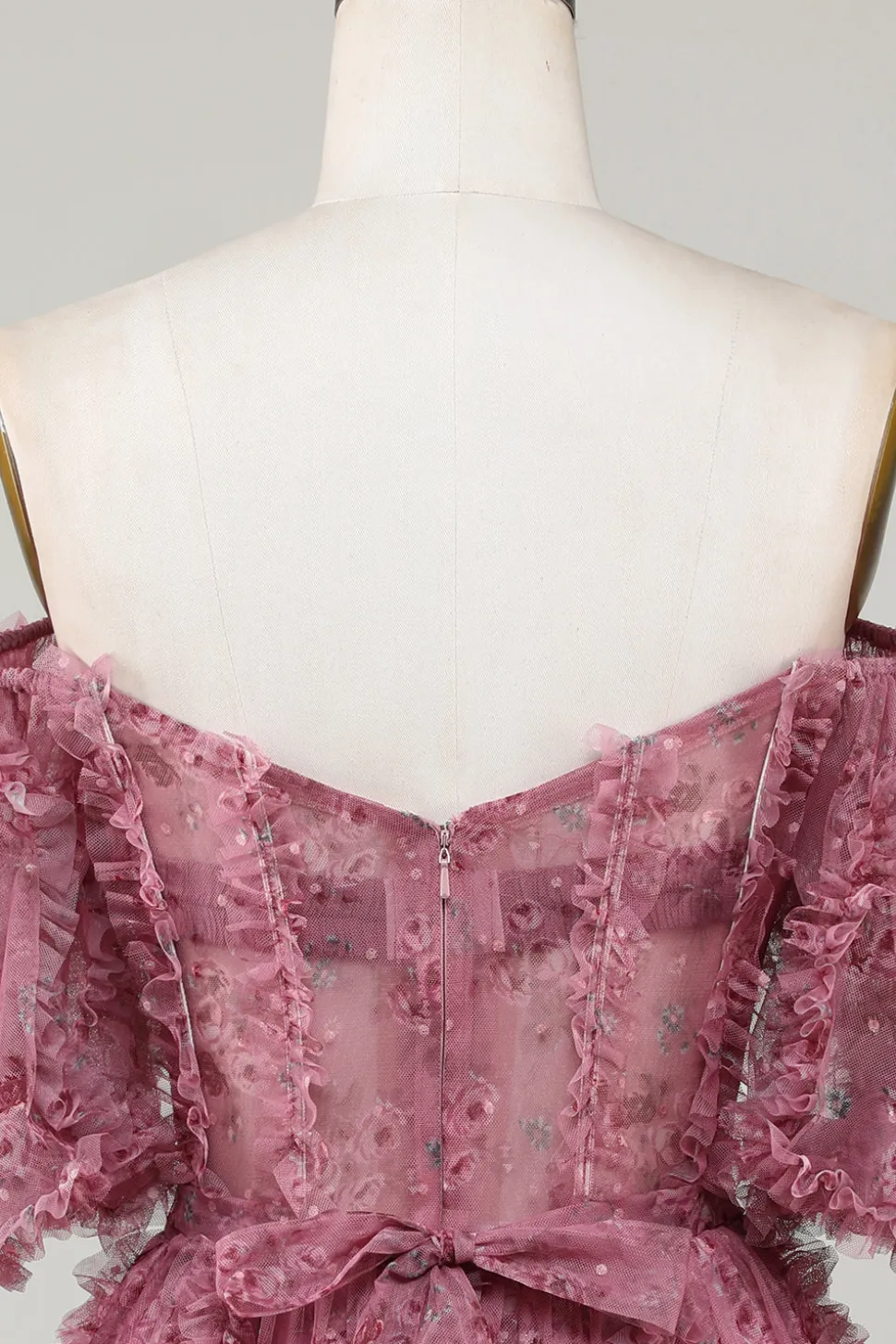 Elegante Uma linha fora do ombro Dusty Rose Tulle Short Homecoming Dress com mangas curtas