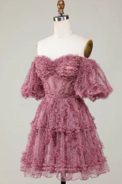 Elegante uma linha fora do ombro vestido de tule preto curto Homecoming com mangas curtas