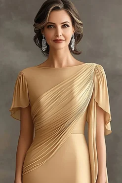 Elegante vestido dourado da mãe da noiva com mangas curtas