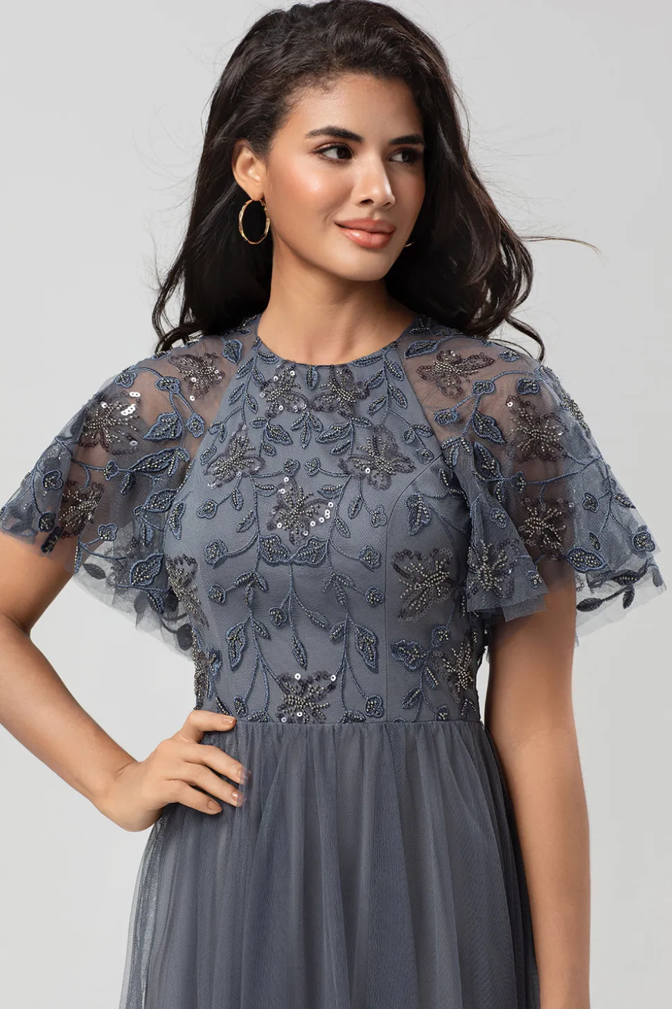 Elegância Clássica A-Line Jewel Neck Cinza Vestido de Dama de Honra Longo com Mangas Curtas