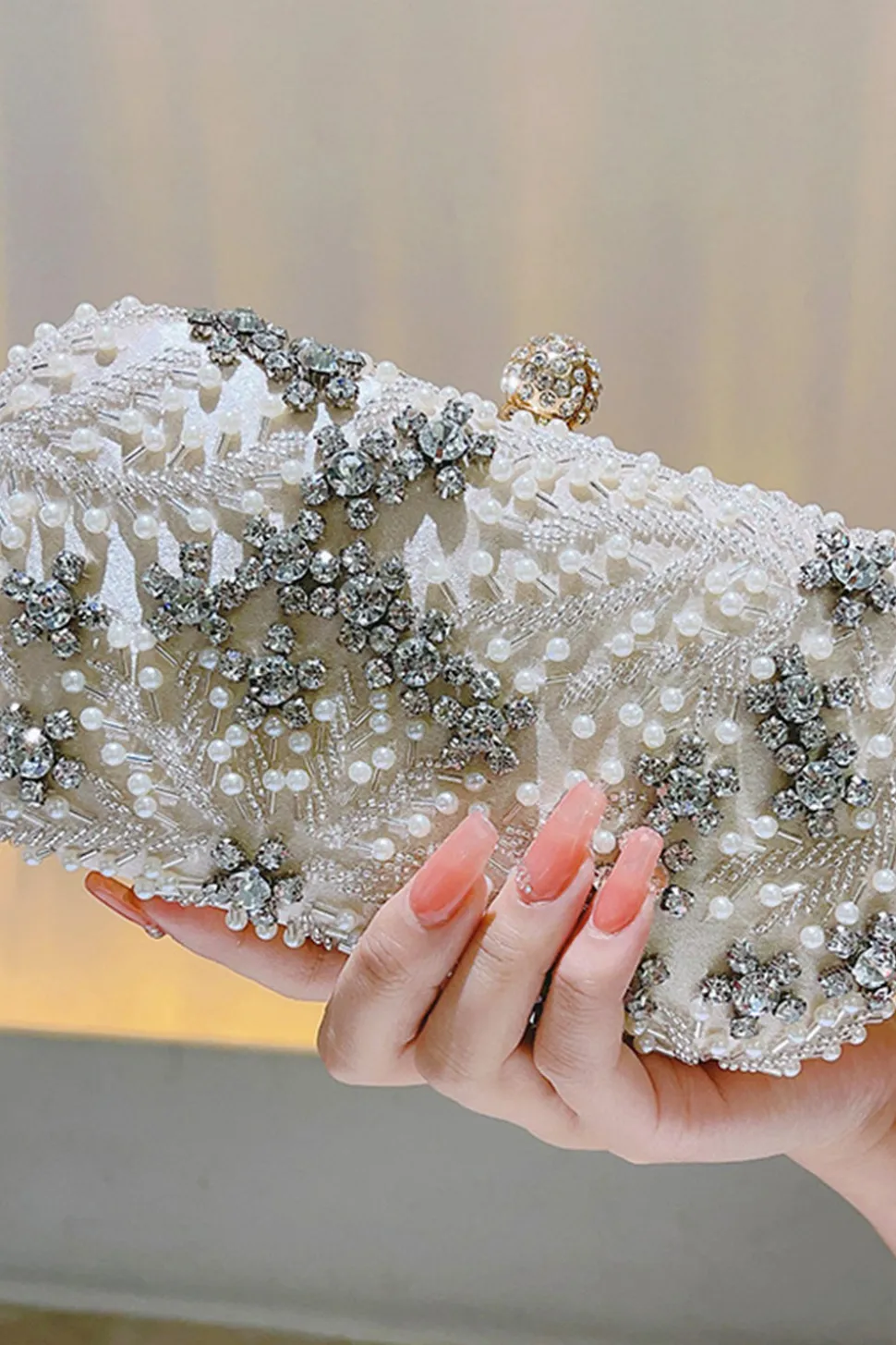 Embreagem de festa frisada preta de strass brilhante