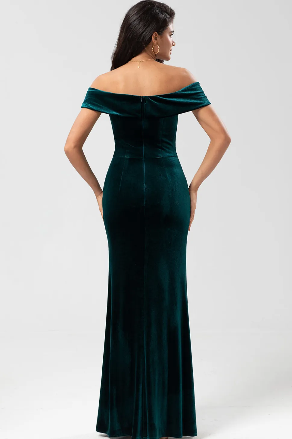 Epítome do romance Sereia fora do ombro Pavão vestido de dama de honra de veludo verde
