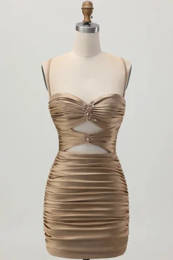 Escuro Khaki Ruched Cut-Out Tight Mini Homecoming Dress com renda para trás