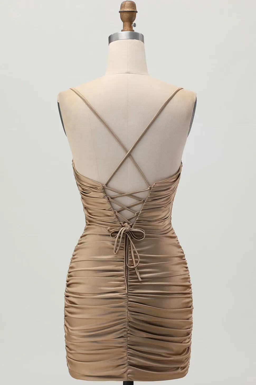Escuro Khaki Ruched Cut-Out Tight Mini Homecoming Dress com renda para trás