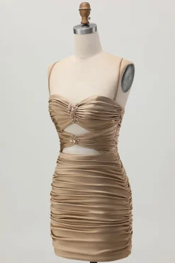 Escuro Khaki Ruched Cut-Out Tight Mini Homecoming Dress com renda para trás