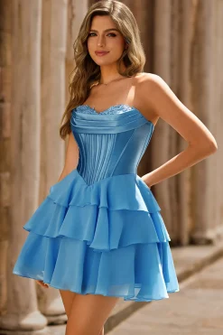 Espartilho amarelo sem alças A Line Tiered Short Homecoming Dress