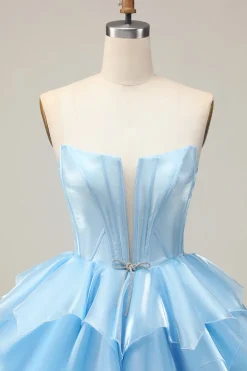 Espartilho azul em camadas Uma linha de vestido sem alças Homecoming com renda para trás