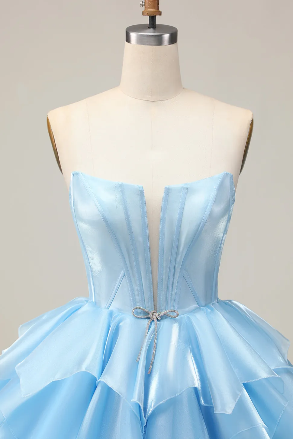 Espartilho azul em camadas Uma linha de vestido sem alças Homecoming com renda para trás