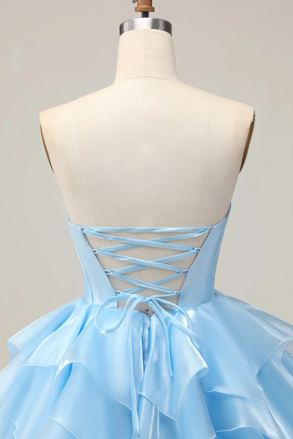 Espartilho azul em camadas Uma linha de vestido sem alças Homecoming com renda para trás
