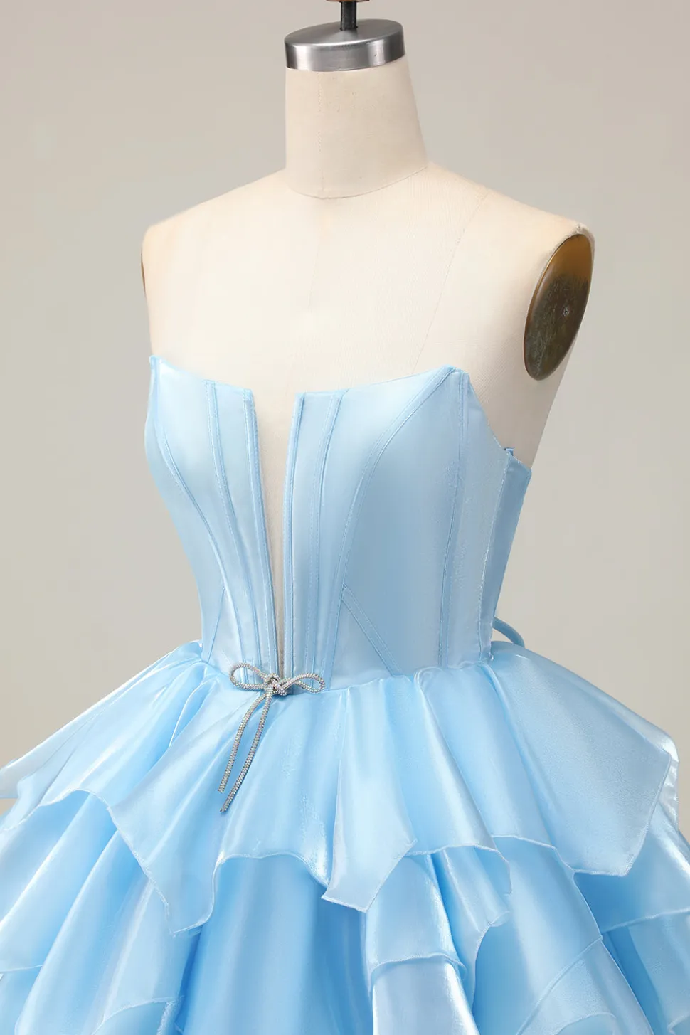 Espartilho azul em camadas Uma linha de vestido sem alças Homecoming com renda para trás