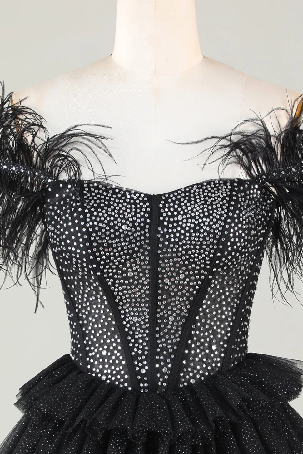 Espartilho frisado brilhante A-Line Preto Vestido Curto Homecoming com Penas