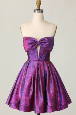 Espartilho Metálico Roxo Escuro Sem Alças Um Vestido Homecoming Linha