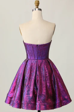 Espartilho Metálico Roxo Escuro Sem Alças Um Vestido Homecoming Linha