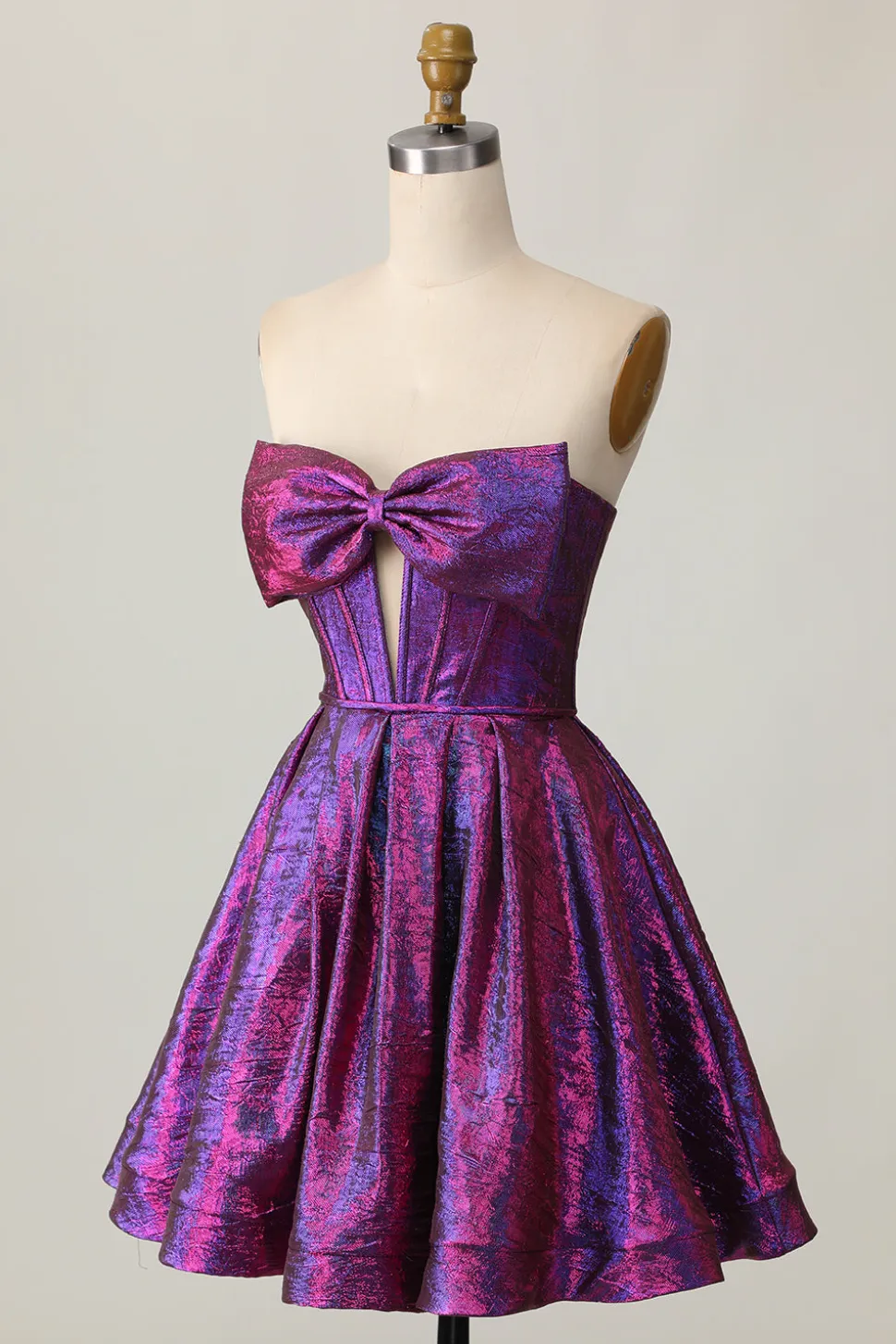 Espartilho Metálico Roxo Escuro Sem Alças Um Vestido Homecoming Linha