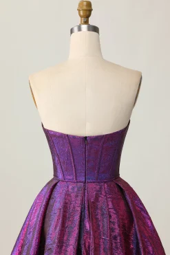 Espartilho Metálico Roxo Escuro Sem Alças Um Vestido Homecoming Linha