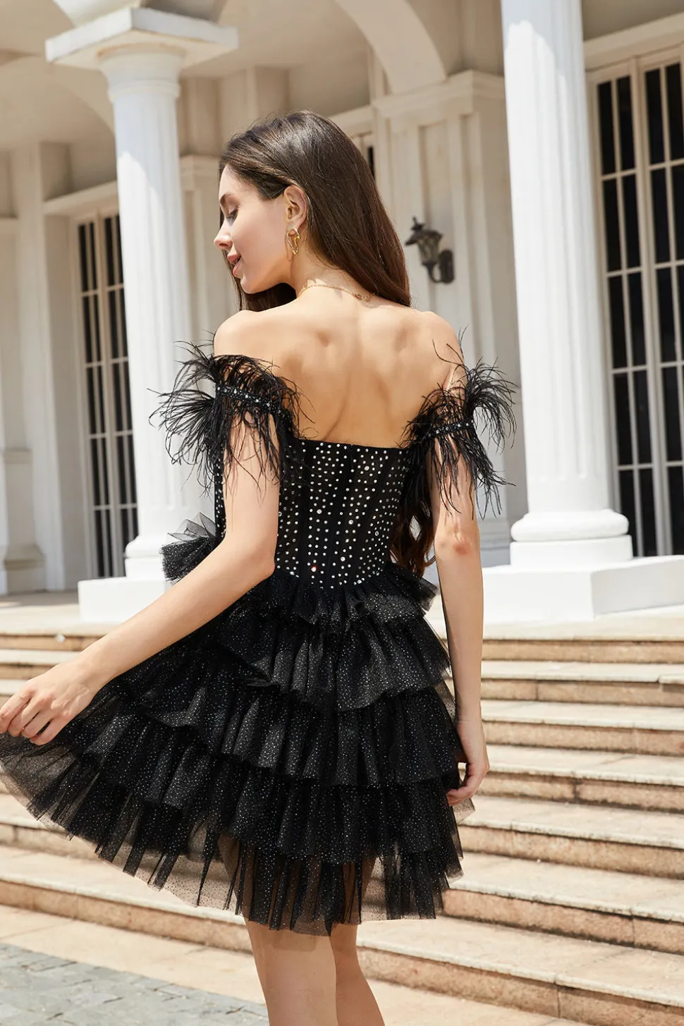 Espartilho preto brilhante A-Line Short Homecoming Dress com penas