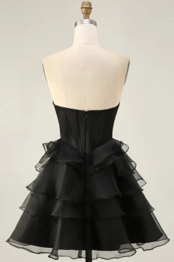 Espartilho preto sem alças em camadas uma linha curto Homecoming Dress com frisos