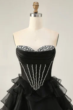 Espartilho preto sem alças em camadas uma linha curto Homecoming Dress com frisos
