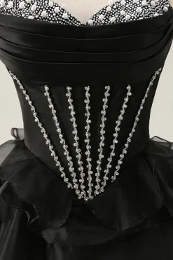 Espartilho preto sem alças em camadas uma linha curto Homecoming Dress com frisos