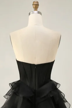 Espartilho preto sem alças em camadas uma linha curto Homecoming Dress com frisos
